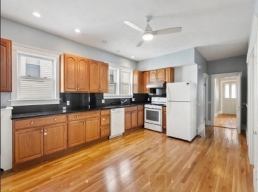 93-95 Faulkner St, Malden, Massachusetts, 4 Bedrooms Bedrooms, 6 Rooms Rooms,2 BathroomsBathrooms,Residential Lease,For Rent,Faulkner St,73542801