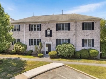 30 Lake Shore Ct, Boston, Massachusetts, 3 Bedrooms Bedrooms, 6 Rooms Rooms,2 BathroomsBathrooms,Residential Lease,For Rent,Lake Shore Ct,73542798
