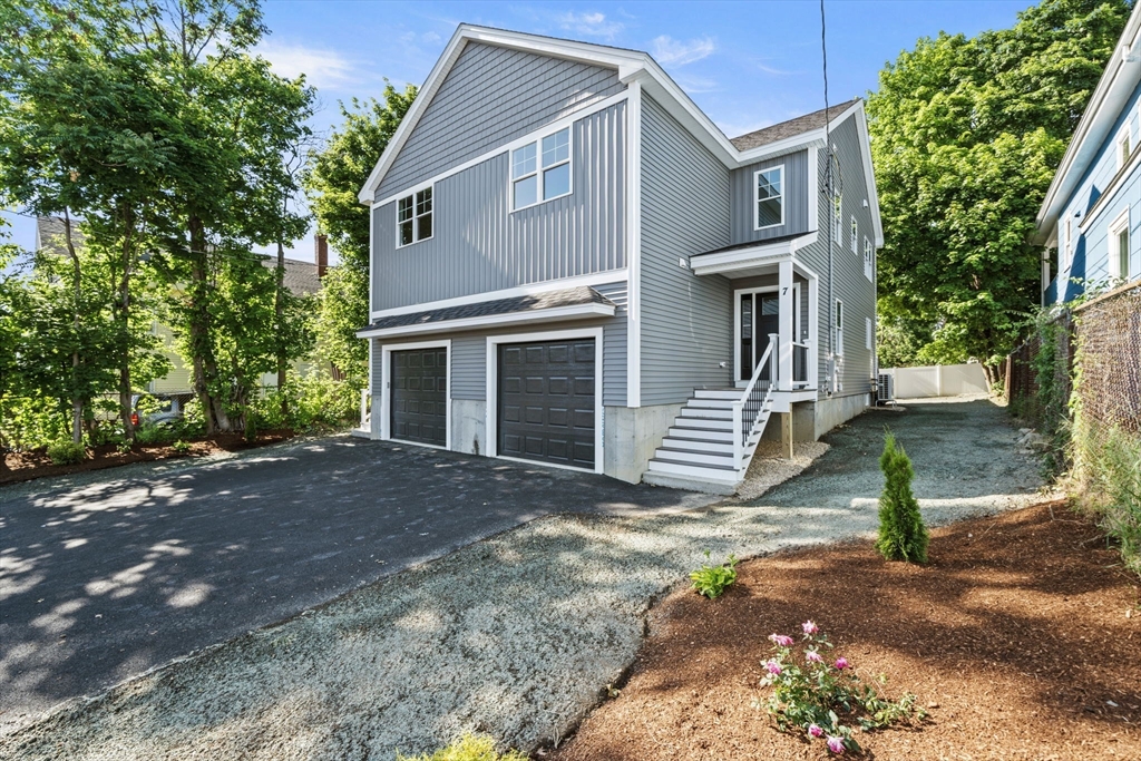 7 4th Ave, Haverhill, Massachusetts, 3 Bedrooms Bedrooms, 6 Rooms Rooms,1.5 BathroomsBathrooms,Residential,For Sale,4th Ave,73542823