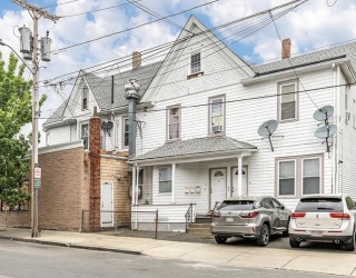 619 Broadway, Everett, Massachusetts, 7 Bedrooms Bedrooms, 19 Rooms Rooms,5 BathroomsBathrooms,Residential Income,For Sale,Broadway,73542827