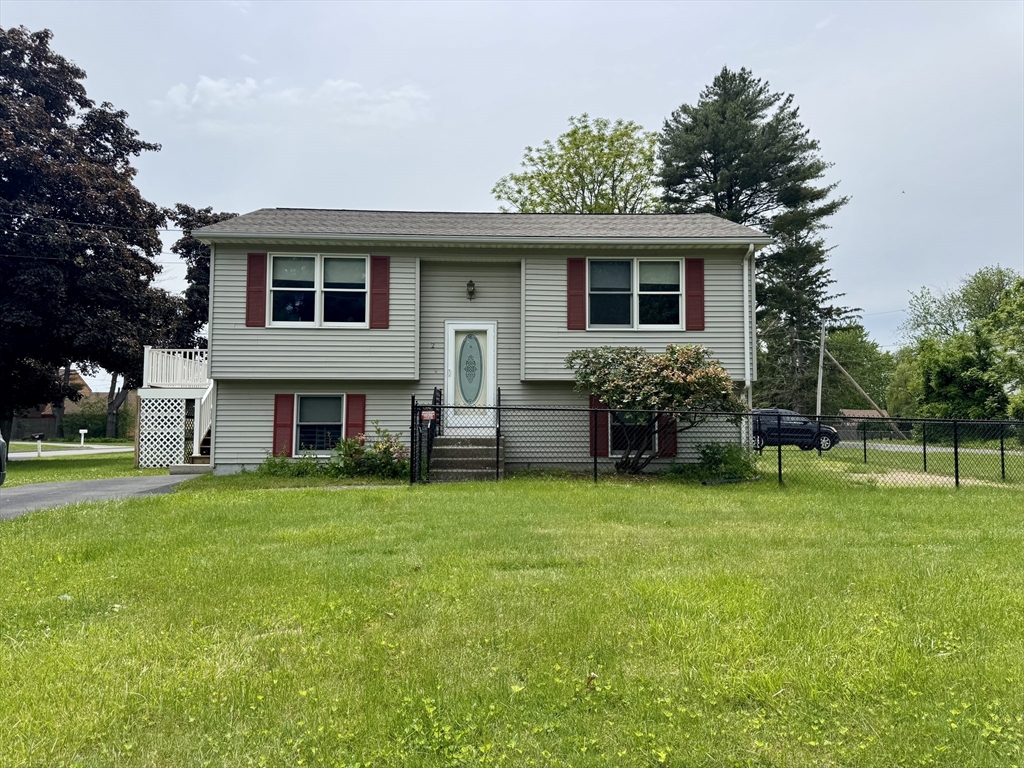 2 Hazelhurst Ave, East Longmeadow, Massachusetts, 2 Bedrooms Bedrooms, 7 Rooms Rooms,1.5 BathroomsBathrooms,Residential,For Sale,Hazelhurst Ave,73542837