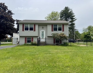 2 Hazelhurst Ave, East Longmeadow, Massachusetts, 2 Bedrooms Bedrooms, 7 Rooms Rooms,1.5 BathroomsBathrooms,Residential,For Sale,Hazelhurst Ave,73542837