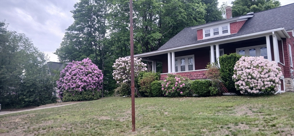 72 W Main St, Dudley, Massachusetts, 4 Bedrooms Bedrooms, 7 Rooms Rooms,1 BathroomBathrooms,Residential,For Sale,W Main St,73527719
