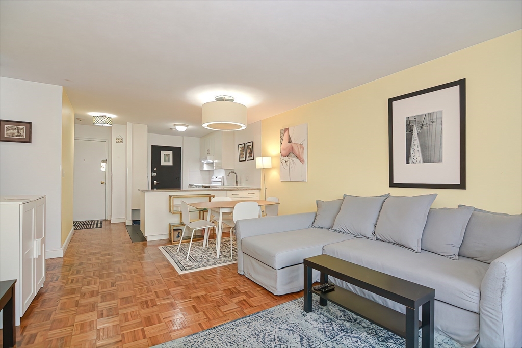 18 Pond St, Boston, Massachusetts, 2 Bedrooms Bedrooms, 5 Rooms Rooms,1 BathroomBathrooms,Residential Lease,For Rent,Pond St,73523709