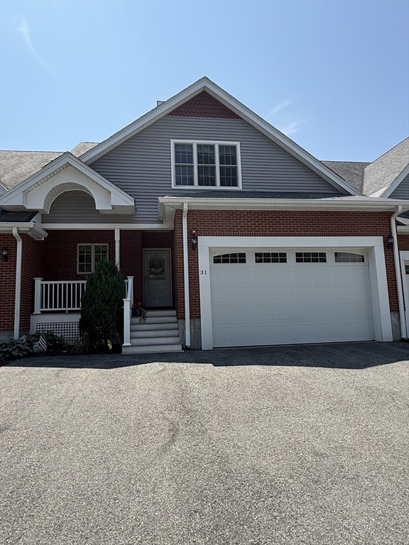 31 Dexter, Foxboro, Massachusetts, 2 Bedrooms Bedrooms, 7 Rooms Rooms,4 BathroomsBathrooms,Residential Lease,For Rent,Dexter,73542858