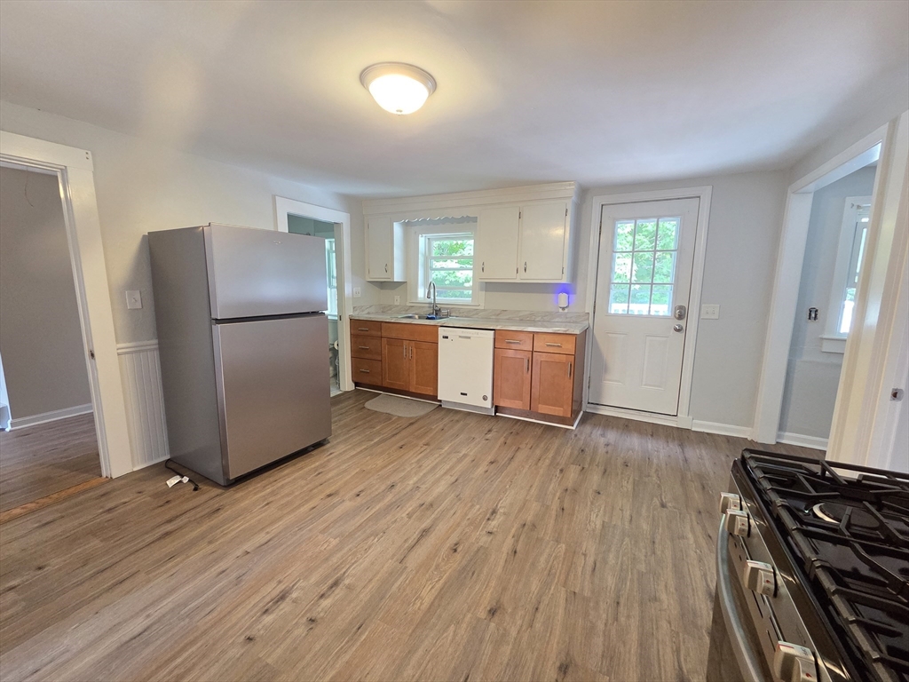 226 Central, Rockland, Massachusetts, 3 Bedrooms Bedrooms, 5 Rooms Rooms,1 BathroomBathrooms,Residential Lease,For Rent,Central,73542867