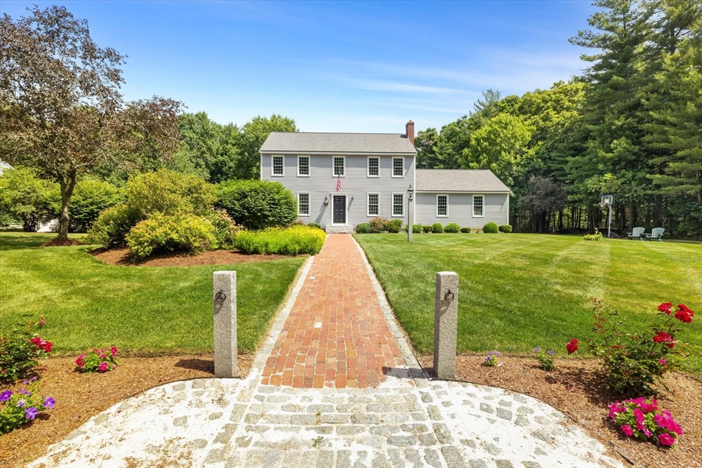16 King Philip Path, Mendon, Massachusetts, 4 Bedrooms Bedrooms, 8 Rooms Rooms,2.5 BathroomsBathrooms,Residential,For Sale,King Philip Path,73542926