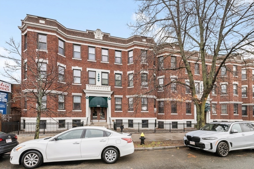 1560 Commonwealth Ave, Boston, Massachusetts, 2 Bedrooms Bedrooms, 5 Rooms Rooms,1 BathroomBathrooms,Residential Lease,For Rent,Commonwealth Ave,73521594