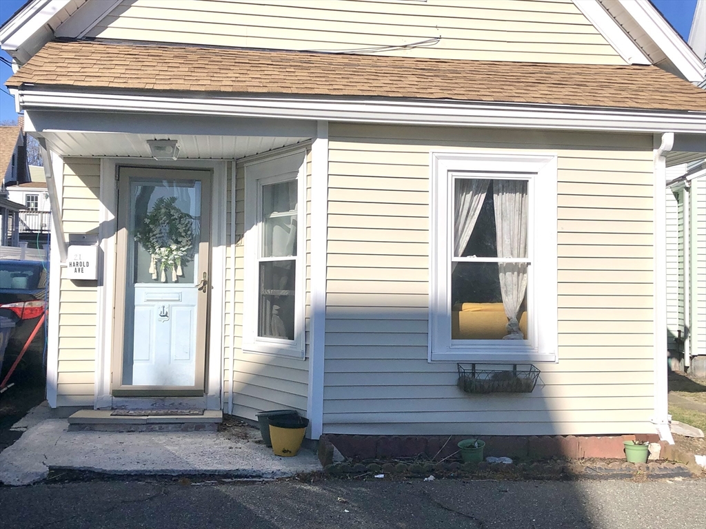 21 Harold Ave, Gloucester, Massachusetts, 2 Bedrooms Bedrooms, 5 Rooms Rooms,1.5 BathroomsBathrooms,Residential,For Sale,Harold Ave,73523909