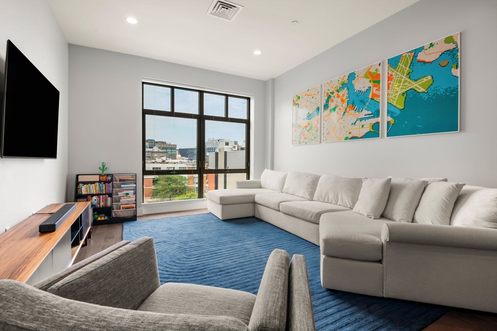 150 Dorchester Ave, Boston, Massachusetts, 2 Bedrooms Bedrooms, 6 Rooms Rooms,2 BathroomsBathrooms,Residential Lease,For Rent,Dorchester Ave,73537867