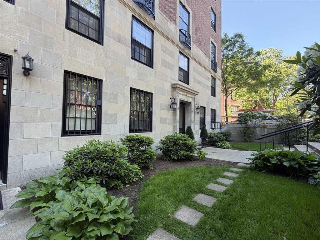 276 Marlborough Street, Boston, Massachusetts, 1 Bedroom Bedrooms, 1 Room Rooms,1 BathroomBathrooms,Residential Lease,For Rent,Marlborough Street,73532101