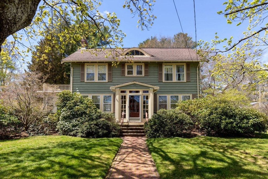 301 Highland Ave, Randolph, Massachusetts, 3 Bedrooms Bedrooms, 7 Rooms Rooms,2 BathroomsBathrooms,Residential,For Sale,Highland Ave,73511976