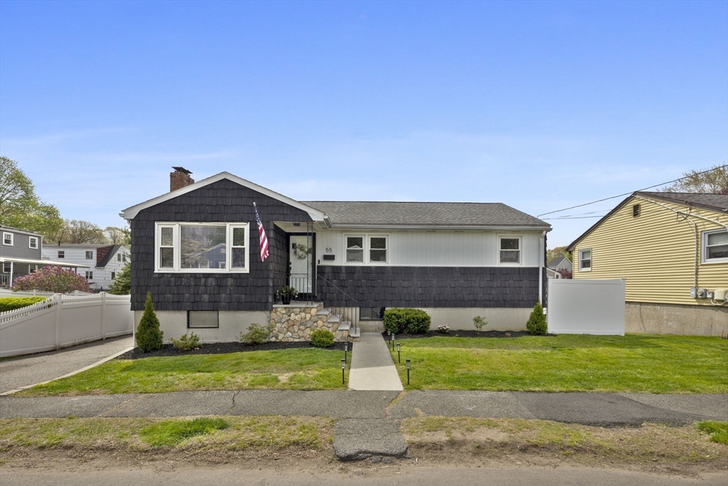 55 Thistle St, Lynn, Massachusetts, 3 Bedrooms Bedrooms, 5 Rooms Rooms,1 BathroomBathrooms,Residential,For Sale,Thistle St,73520985