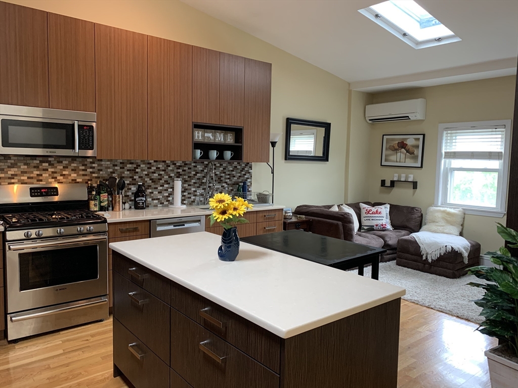 907 East 4th St., Boston, Massachusetts, 2 Bedrooms Bedrooms, 4 Rooms Rooms,1 BathroomBathrooms,Residential Lease,For Rent,East 4th St.,73539666