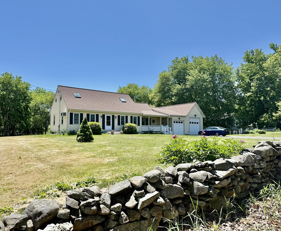 842 Wood Street, Swansea, Massachusetts, 3 Bedrooms Bedrooms, 7 Rooms Rooms,2 BathroomsBathrooms,Residential,For Sale,Wood Street,73532064