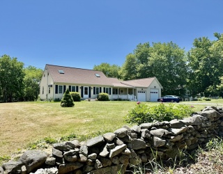 842 Wood Street, Swansea, Massachusetts, 3 Bedrooms Bedrooms, 7 Rooms Rooms,2 BathroomsBathrooms,Residential,For Sale,Wood Street,73532064