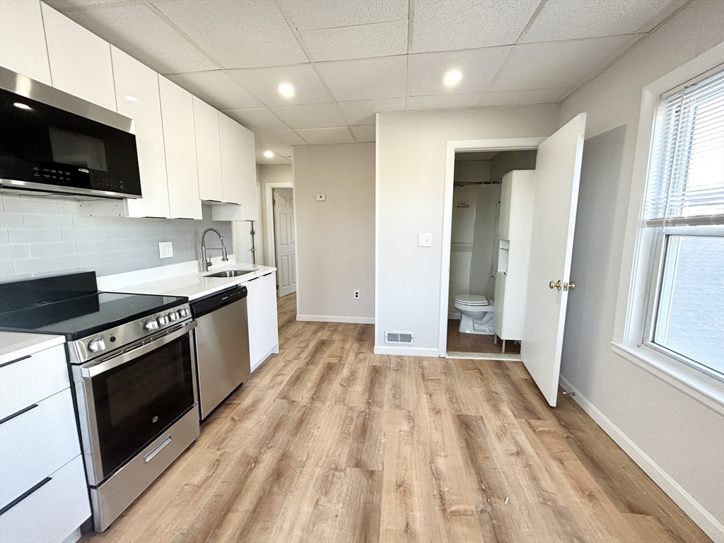 105 Buttonwood, Boston, Massachusetts, 2 Bedrooms Bedrooms, 4 Rooms Rooms,1 BathroomBathrooms,Residential Lease,For Rent,Buttonwood,73133975