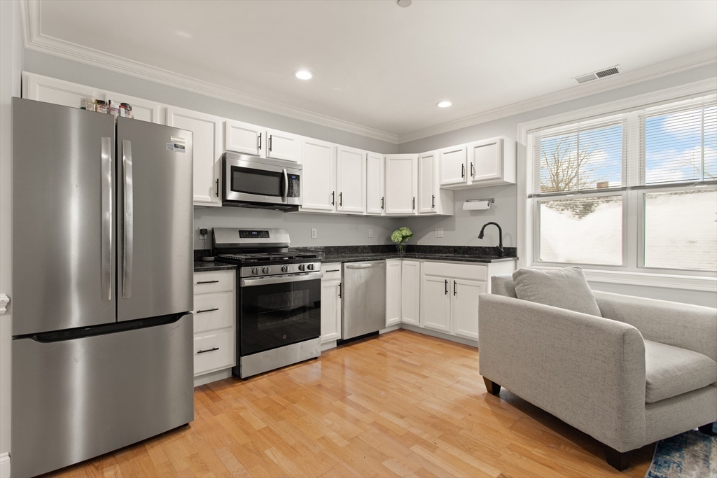 40 Hancock St, Boston, Massachusetts, 1 Bedroom Bedrooms, 3 Rooms Rooms,1 BathroomBathrooms,Residential,For Sale,Hancock St,73542931