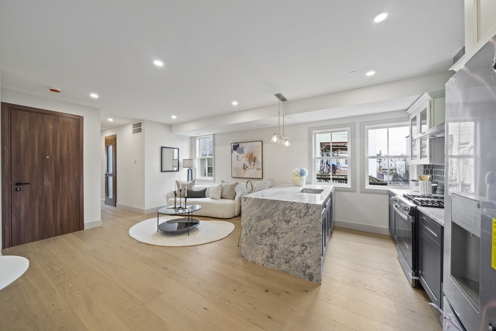 273 Havre, Boston, Massachusetts, 2 Bedrooms Bedrooms, 6 Rooms Rooms,2 BathroomsBathrooms,Residential,For Sale,Havre,73535057