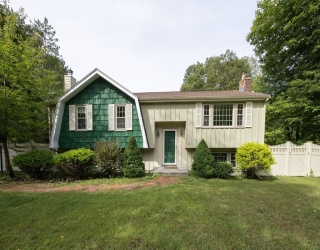 23 Lexington Ln, Millis, Massachusetts, 4 Bedrooms Bedrooms, 9 Rooms Rooms,2 BathroomsBathrooms,Residential,For Sale,Lexington Ln,73542942