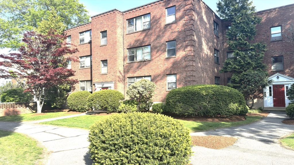 105 Nahant St, Lynn, Massachusetts, 2 Bedrooms Bedrooms, 4 Rooms Rooms,1 BathroomBathrooms,Residential,For Sale,Nahant St,73520858