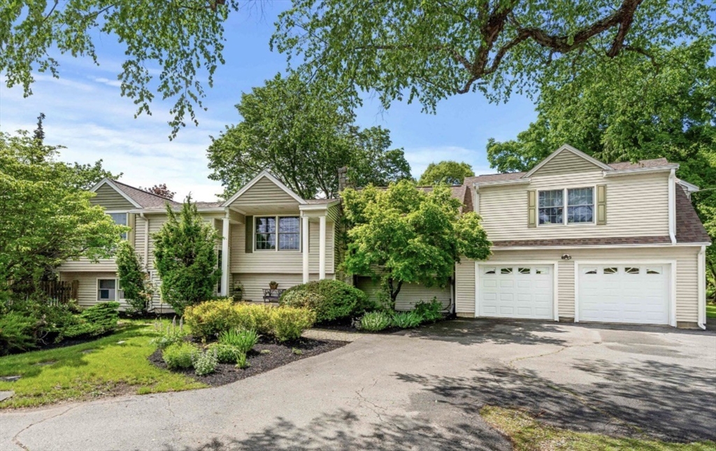81 Lowell Blvd, Methuen, Massachusetts, 3 Bedrooms Bedrooms, 8 Rooms Rooms,2 BathroomsBathrooms,Residential,For Sale,Lowell Blvd,73525331
