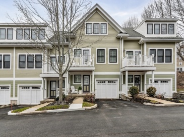 6 Summer St, Manchester, Massachusetts, 2 Bedrooms Bedrooms, 4 Rooms Rooms,1.5 BathroomsBathrooms,Residential,For Sale,Summer St,73498037