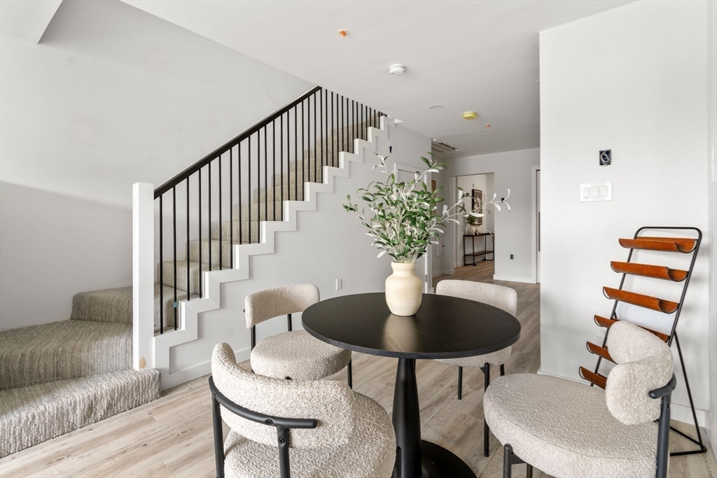 602 Canterbury, Boston, Massachusetts, 2 Bedrooms Bedrooms, 5 Rooms Rooms,1.5 BathroomsBathrooms,Residential,For Sale,Canterbury,73542988
