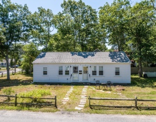 151 Seaview, Yarmouth, Massachusetts, 2 Bedrooms Bedrooms, 4 Rooms Rooms,1 BathroomBathrooms,Residential Lease,For Rent,Seaview,73542990