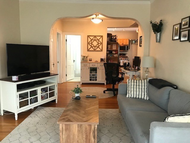 10 Jamaicaway, Boston, Massachusetts, 2 Bedrooms Bedrooms, 4 Rooms Rooms,1 BathroomBathrooms,Residential Lease,For Rent,Jamaicaway,73543001