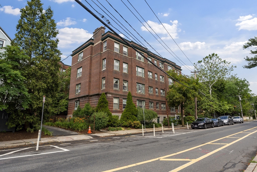 52 Garden St, Cambridge, Massachusetts, 3 Bedrooms Bedrooms, 8 Rooms Rooms,2 BathroomsBathrooms,Residential,For Sale,Garden St,73543007