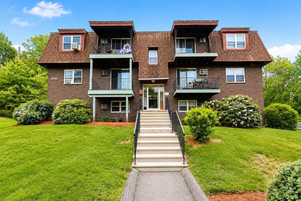668 Robbins Ave, Dracut, Massachusetts, 1 Bedroom Bedrooms, 3 Rooms Rooms,1 BathroomBathrooms,Residential,For Sale,Robbins Ave,73543008