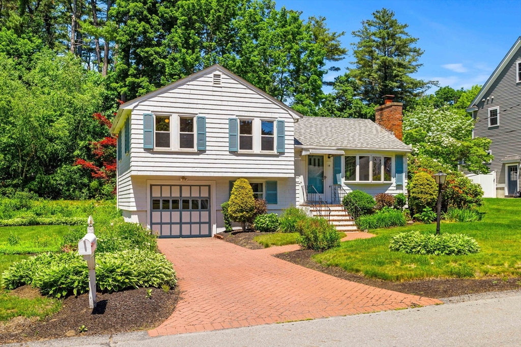 15 Pleasant St, Burlington, Massachusetts, 3 Bedrooms Bedrooms, 8 Rooms Rooms,1.5 BathroomsBathrooms,Residential,For Sale,Pleasant St,73534448
