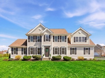 1 Quequechan Cir, Lakeville, Massachusetts, 4 Bedrooms Bedrooms, 8 Rooms Rooms,3.5 BathroomsBathrooms,Residential,For Sale,Quequechan Cir,73503602