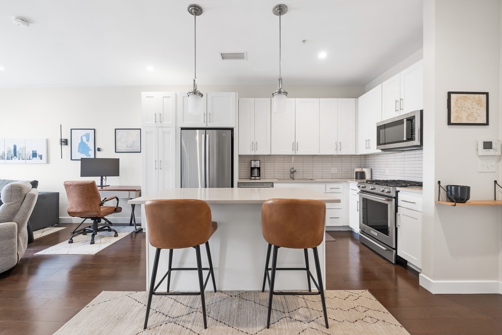 197 Washington St, Somerville, Massachusetts, 1 Bedroom Bedrooms, 3 Rooms Rooms,1 BathroomBathrooms,Residential,For Sale,Washington St,73509499