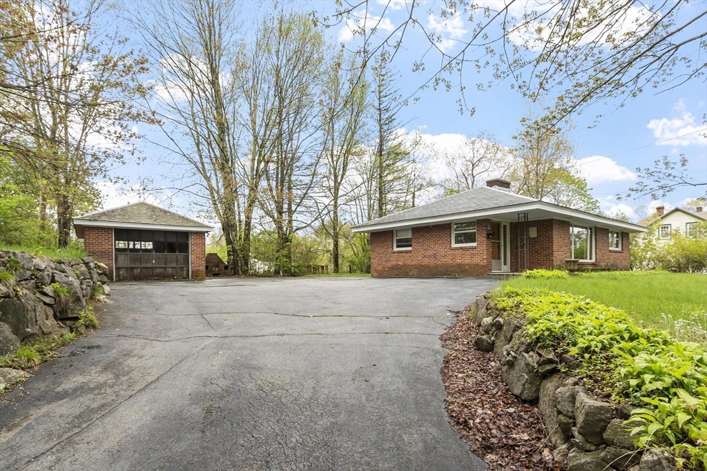 614 Parker St, Gardner, Massachusetts, 2 Bedrooms Bedrooms, 4 Rooms Rooms,1 BathroomBathrooms,Residential,For Sale,Parker St,73521721