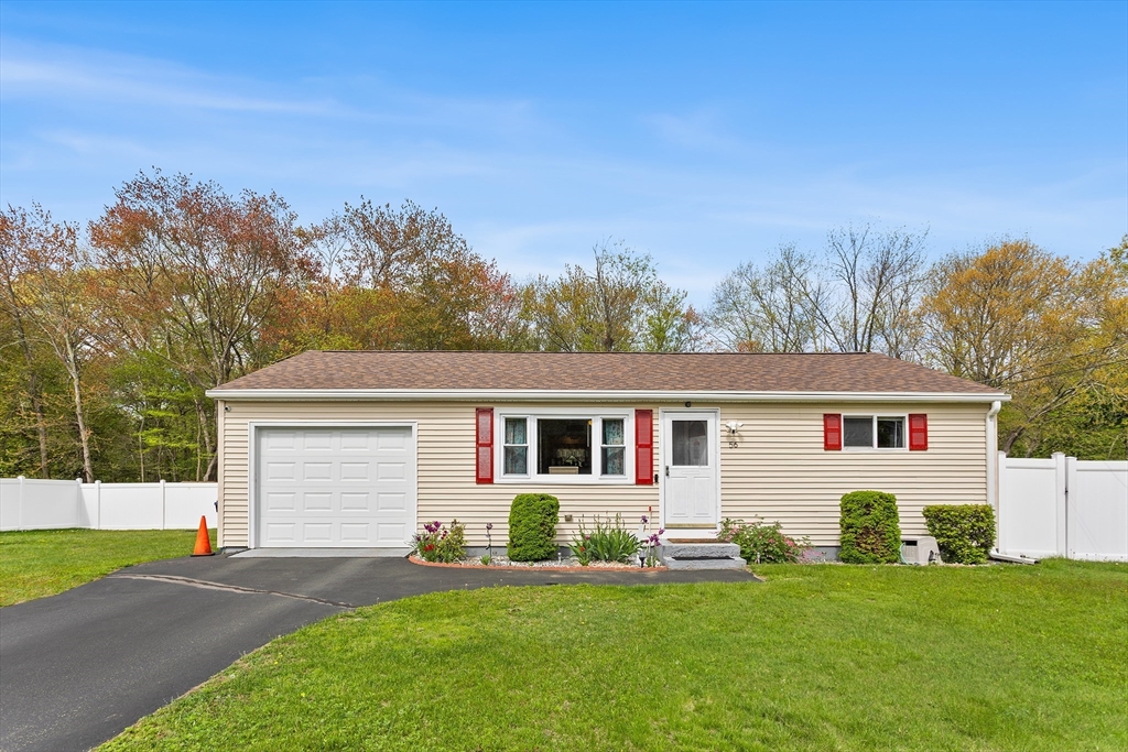 56 Sims Ave, Seekonk, Massachusetts, 2 Bedrooms Bedrooms, 4 Rooms Rooms,1 BathroomBathrooms,Residential,For Sale,Sims Ave,73517739