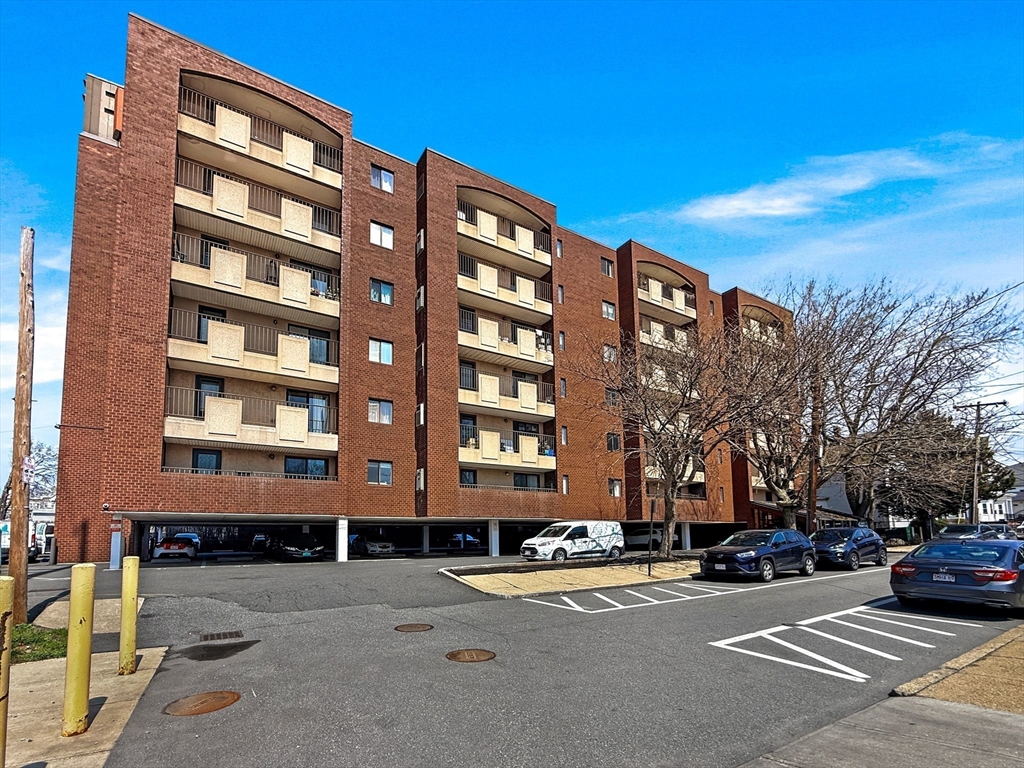 39 Parlin St, Everett, Massachusetts, 2 Bedrooms Bedrooms, 5 Rooms Rooms,2 BathroomsBathrooms,Residential,For Sale,Parlin St,73504737
