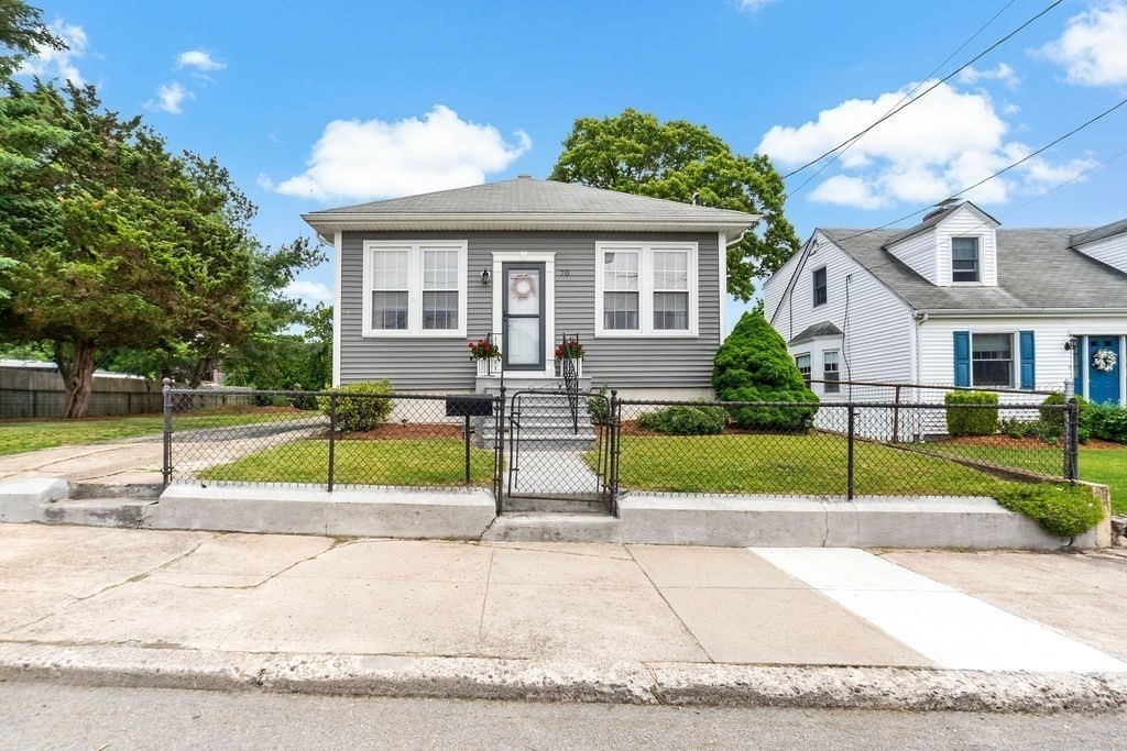 70 Fortin Avenue, Pawtucket, Rhode Island, 2 Bedrooms Bedrooms, 4 Rooms Rooms,1 BathroomBathrooms,Residential,For Sale,Fortin Avenue,73515687