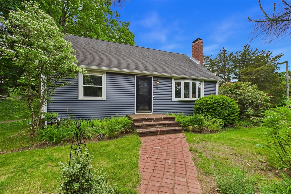70 Neponset St, Canton, Massachusetts, 3 Bedrooms Bedrooms, 7 Rooms Rooms,2 BathroomsBathrooms,Residential,For Sale,Neponset St,73524793