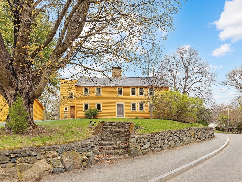 483 Franklin Street, Reading, Massachusetts, 4 Bedrooms Bedrooms, 9 Rooms Rooms,3 BathroomsBathrooms,Residential,For Sale,Franklin Street,73511368