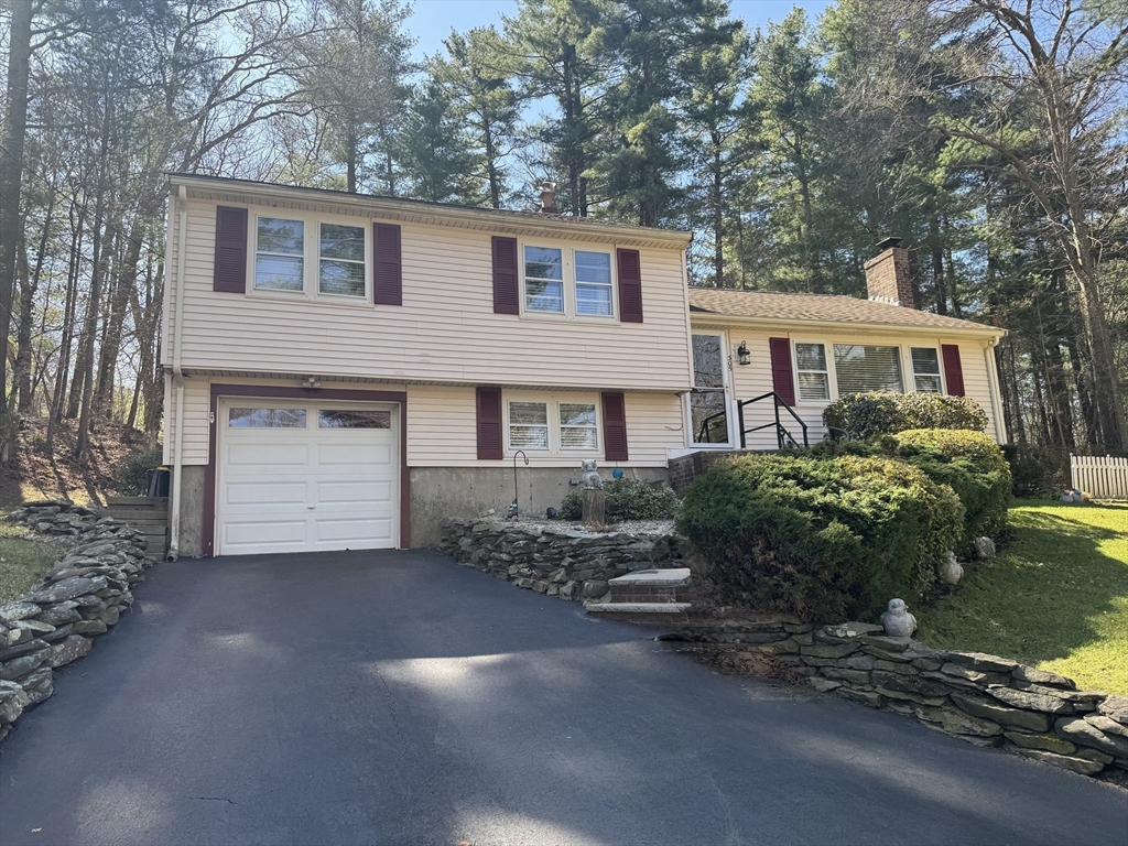 305 Plymouth St, Middleboro, Massachusetts, 3 Bedrooms Bedrooms, 5 Rooms Rooms,1 BathroomBathrooms,Residential,For Sale,Plymouth St,73500356