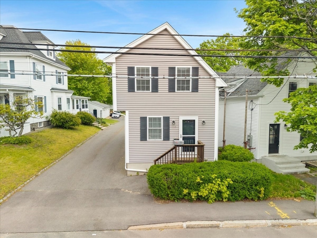 195 Bay St, Taunton, Massachusetts, 2 Bedrooms Bedrooms, 4 Rooms Rooms,1.5 BathroomsBathrooms,Residential,For Sale,Bay St,73520283