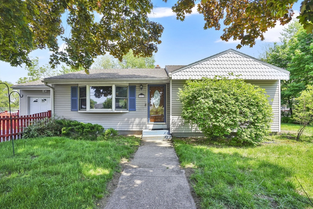 57 Tavistock St, Springfield, Massachusetts, 2 Bedrooms Bedrooms, 4 Rooms Rooms,1 BathroomBathrooms,Residential,For Sale,Tavistock St,73522213