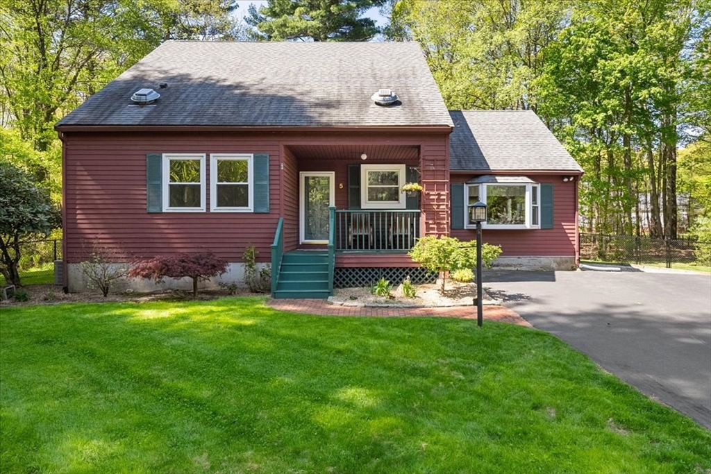 5 Stanley Road, Medway, Massachusetts, 5 Bedrooms Bedrooms, 8 Rooms Rooms,3 BathroomsBathrooms,Residential,For Sale,Stanley Road,73518679