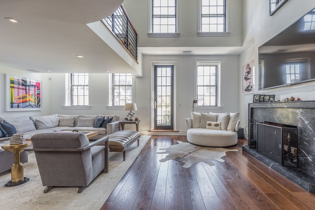 205 Commonwealth Ave, Boston, Massachusetts, 2 Bedrooms Bedrooms, 6 Rooms Rooms,2.5 BathroomsBathrooms,Residential,For Sale,Commonwealth Ave,73539574