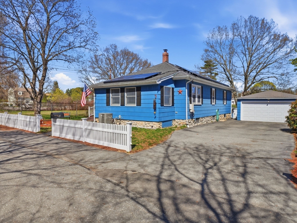 4 A St, Billerica, Massachusetts, 2 Bedrooms Bedrooms, 6 Rooms Rooms,2 BathroomsBathrooms,Residential,For Sale,A St,73509607