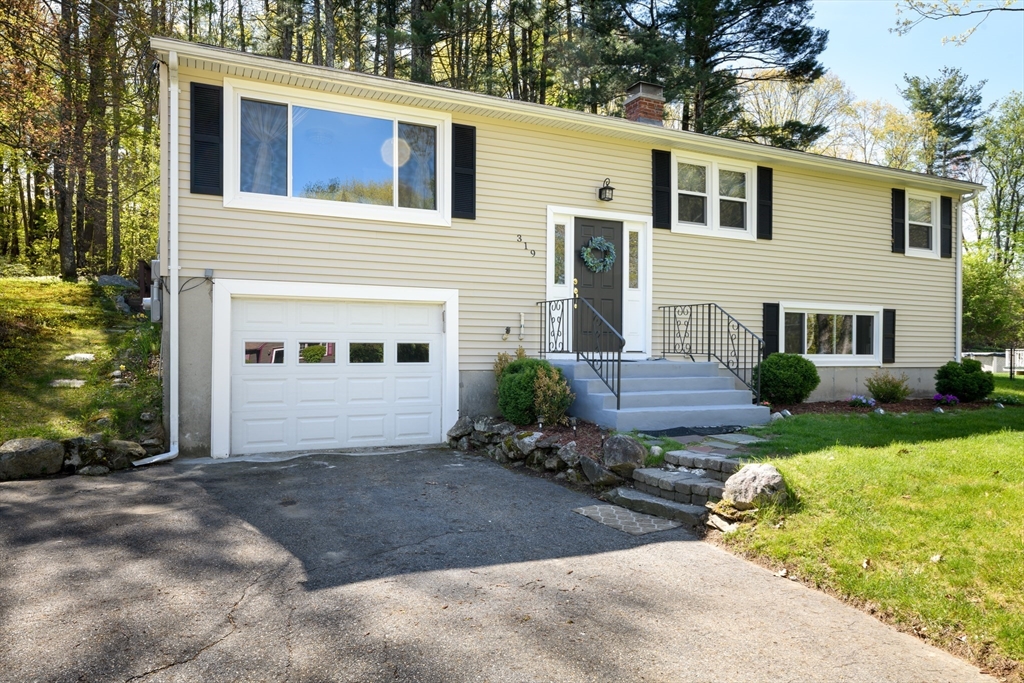 319 Malden Street, Holden, Massachusetts, 3 Bedrooms Bedrooms, 8 Rooms Rooms,2 BathroomsBathrooms,Residential,For Sale,Malden Street,73517088