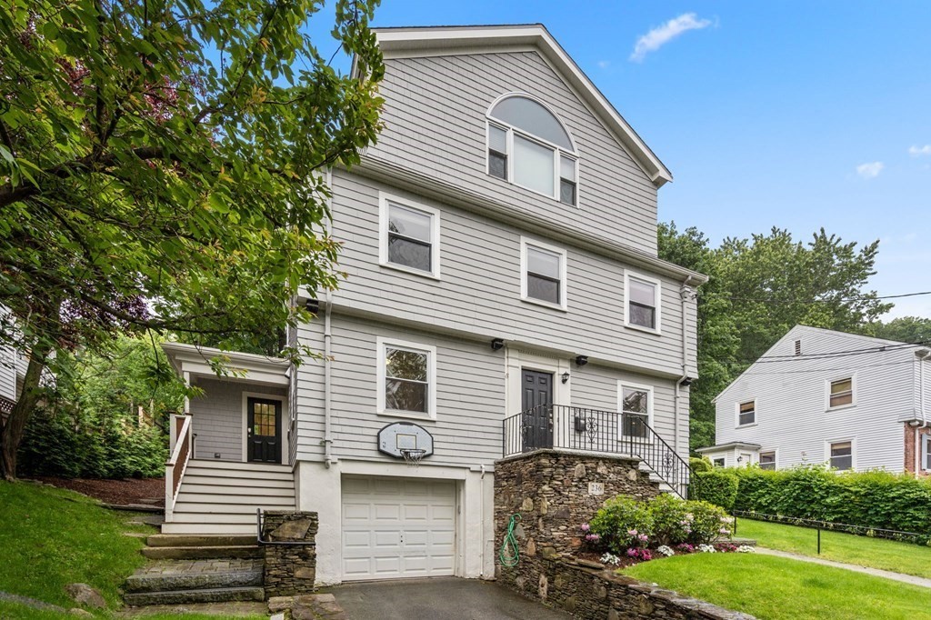 236 Mason Ter, Brookline, Massachusetts, 4 Bedrooms Bedrooms, 10 Rooms Rooms,3.5 BathroomsBathrooms,Residential,For Sale,Mason Ter,73491190