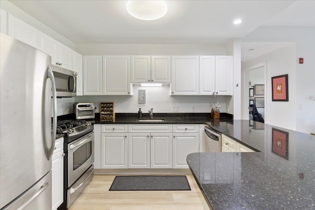 614 Pond St, Braintree, Massachusetts, 2 Bedrooms Bedrooms, 5 Rooms Rooms,2 BathroomsBathrooms,Residential,For Sale,Pond St,73502395